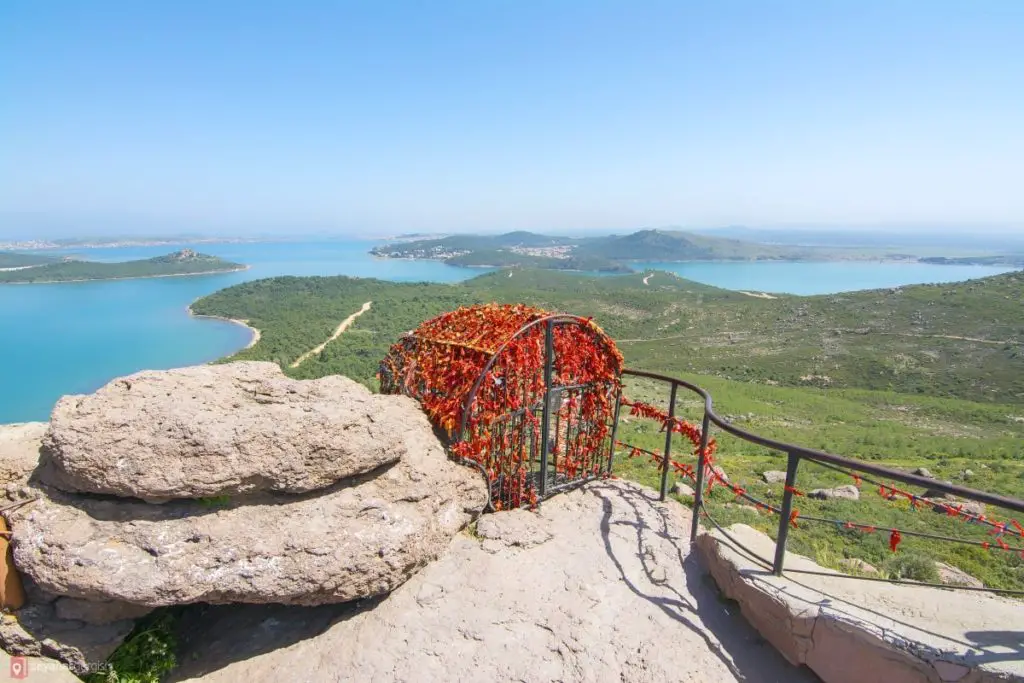 Experience breathtaking sunsets and unique rock formations at Devil