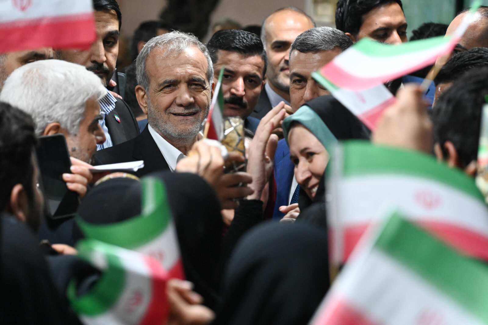 National debate intensifies as Iran ends two-year ban on WhatsApp