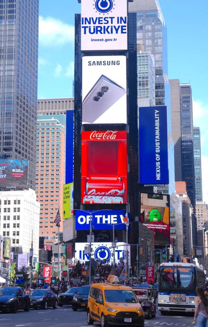 'Invest in Türkiye' shines in Times Square to attract global investors