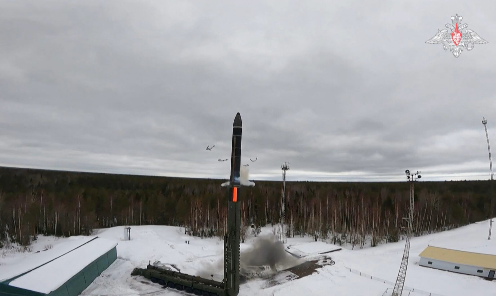 Russia will use 'all kinds of weapons' if Ukraine gets nukes, Putin warns