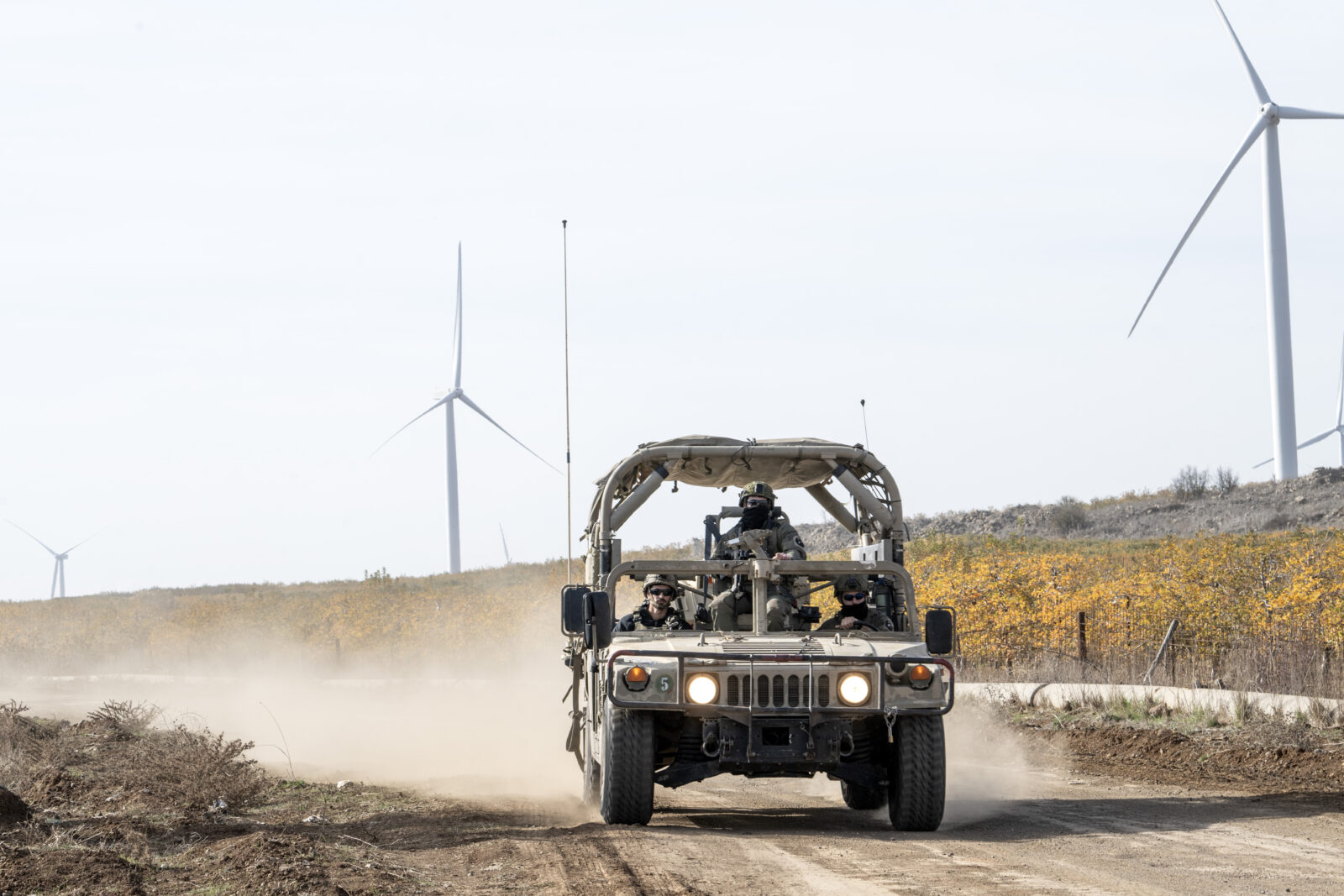 Israeli army reinforces troops in Golan Heights