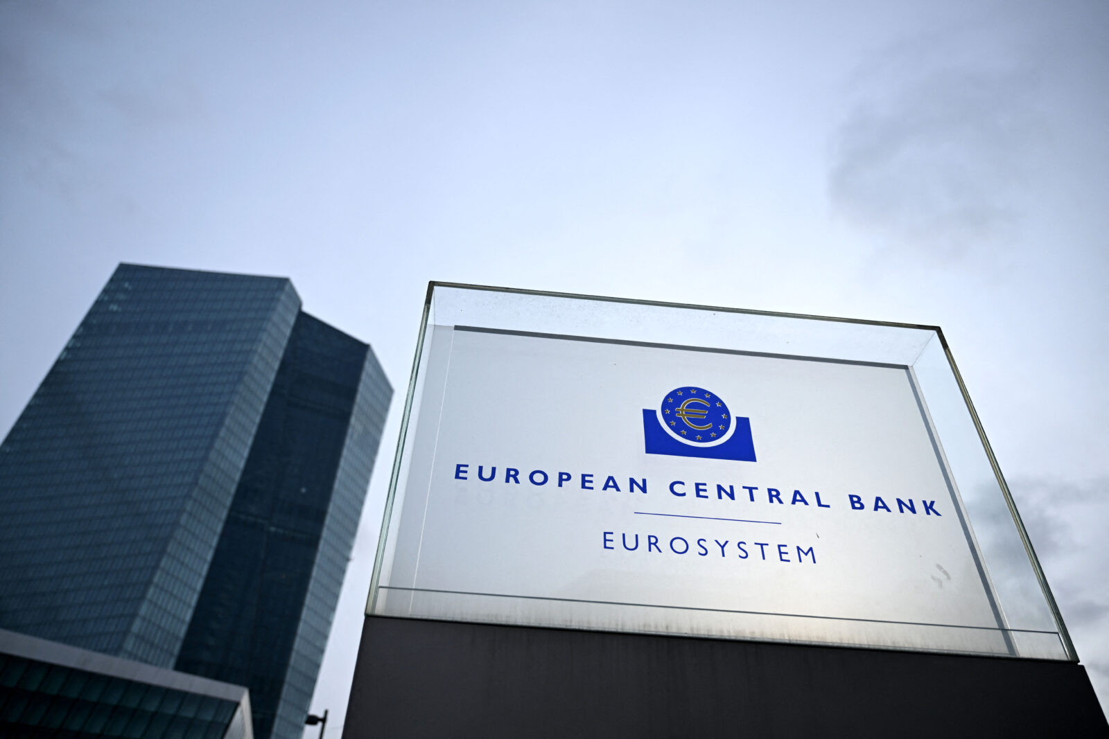 Most central banks hold rates in March amid inflation concerns, while Türkiye moves to cut