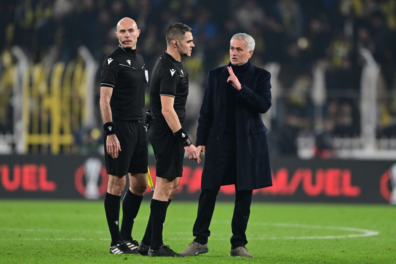 Fenerbahce held to goalless draw against Lyon, faces crucial final match