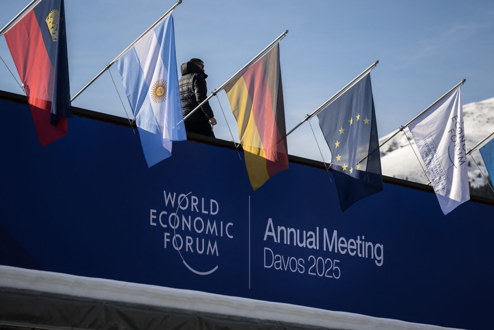 Global economy to confront Trump's inauguration in Davos