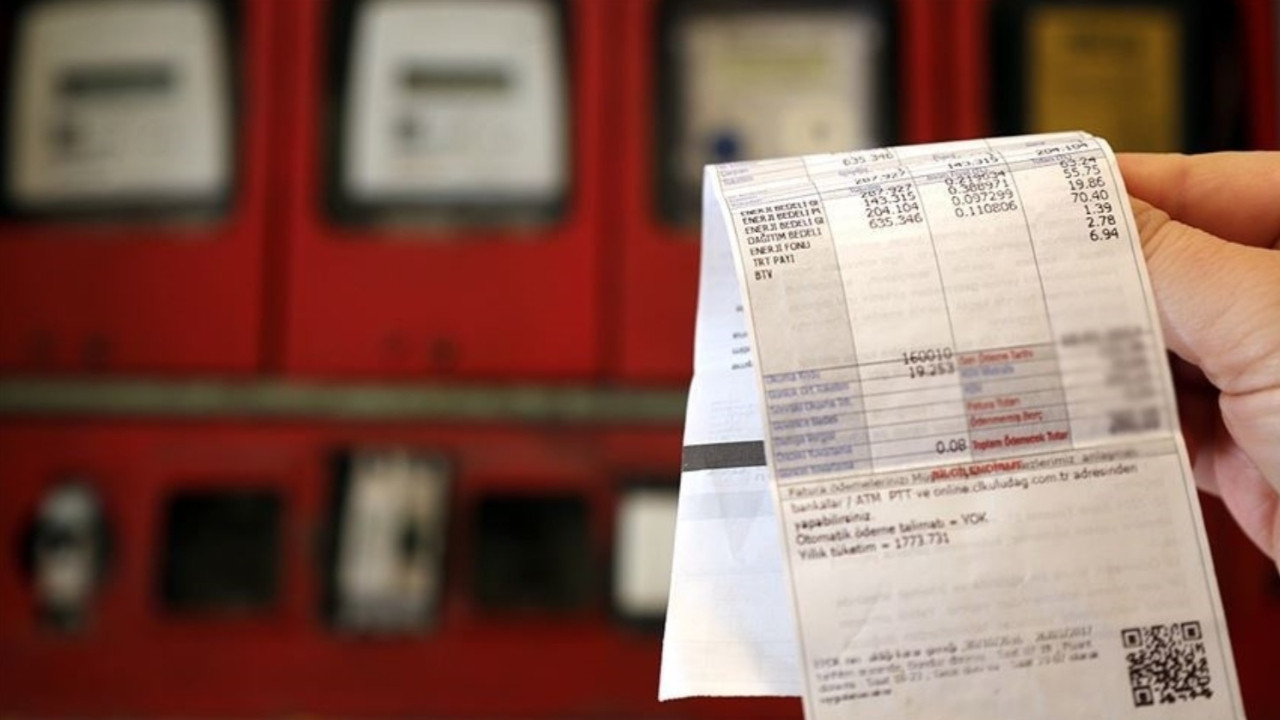 Turkish citizens pay nearly $7,000 per second in taxes as record budget deficit deepens burden