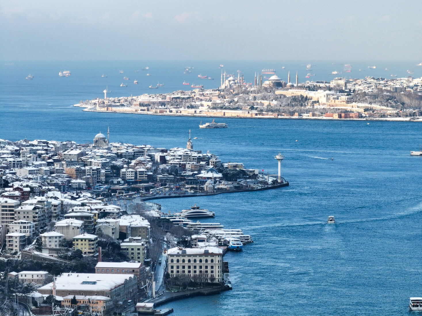 Snowfall continues intermittently in Istanbul