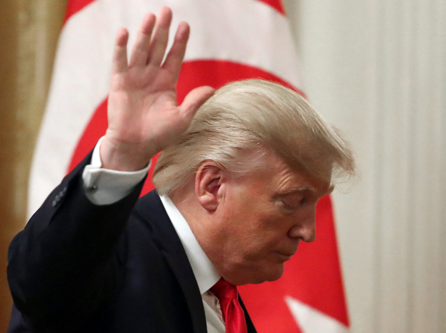 Donald Trump waves