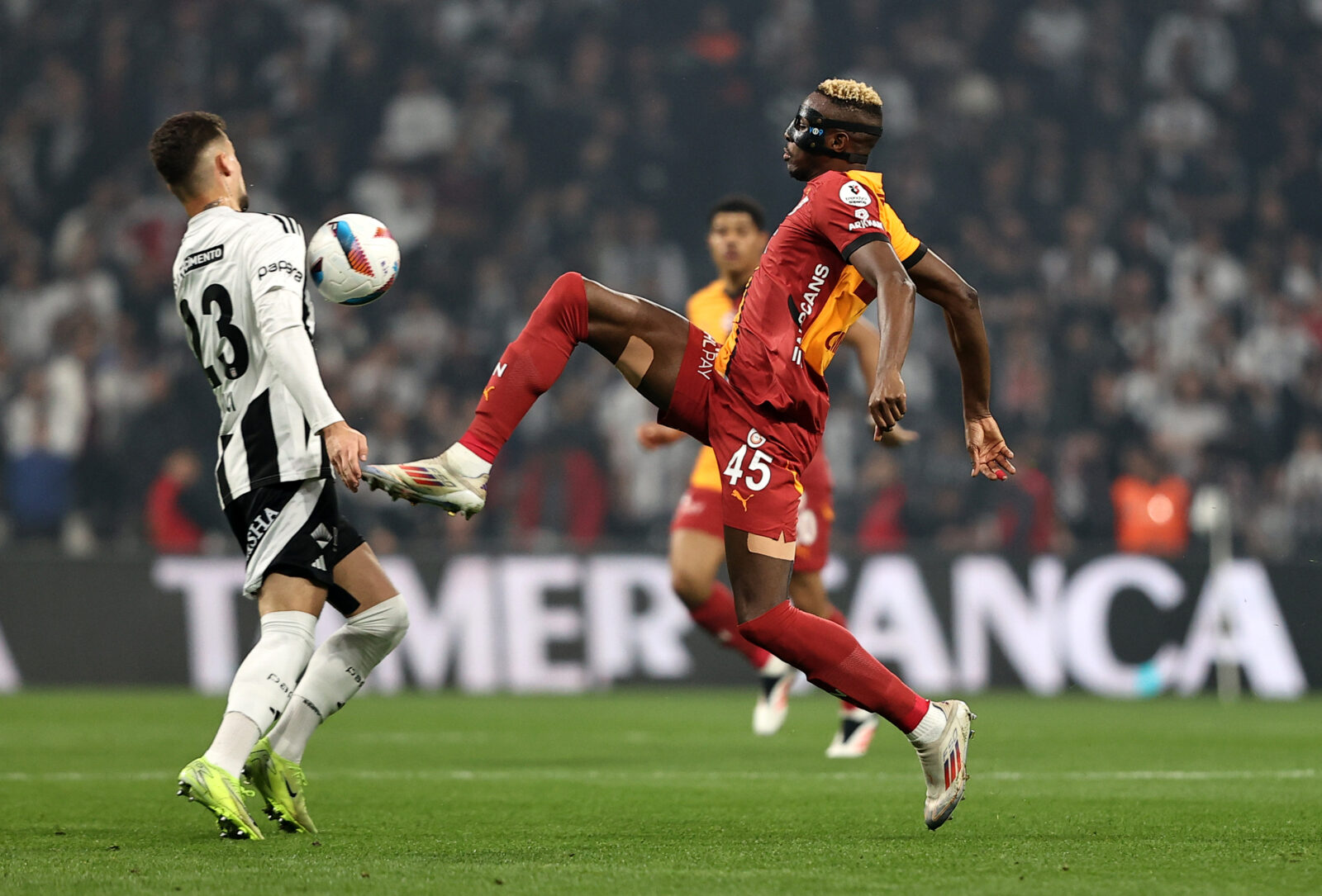 Osimhen's future in limbo: Galatasaray, top European clubs compete for striker