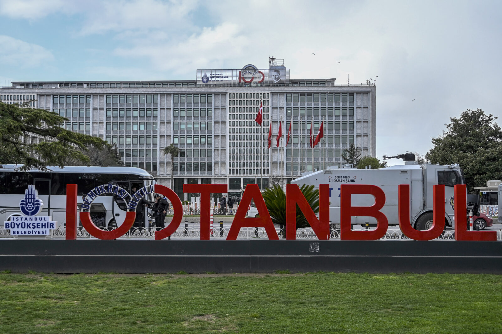 47 more detained in corruption probe targeting Istanbul Metropolitan Municipality