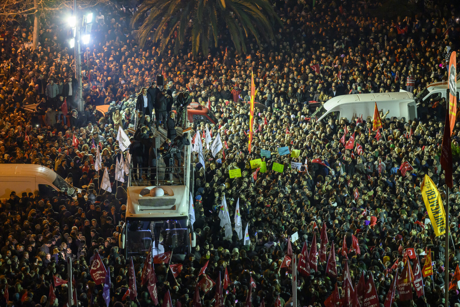 CHP chair defends Imamoglu over tender probe at Istanbul municipality
