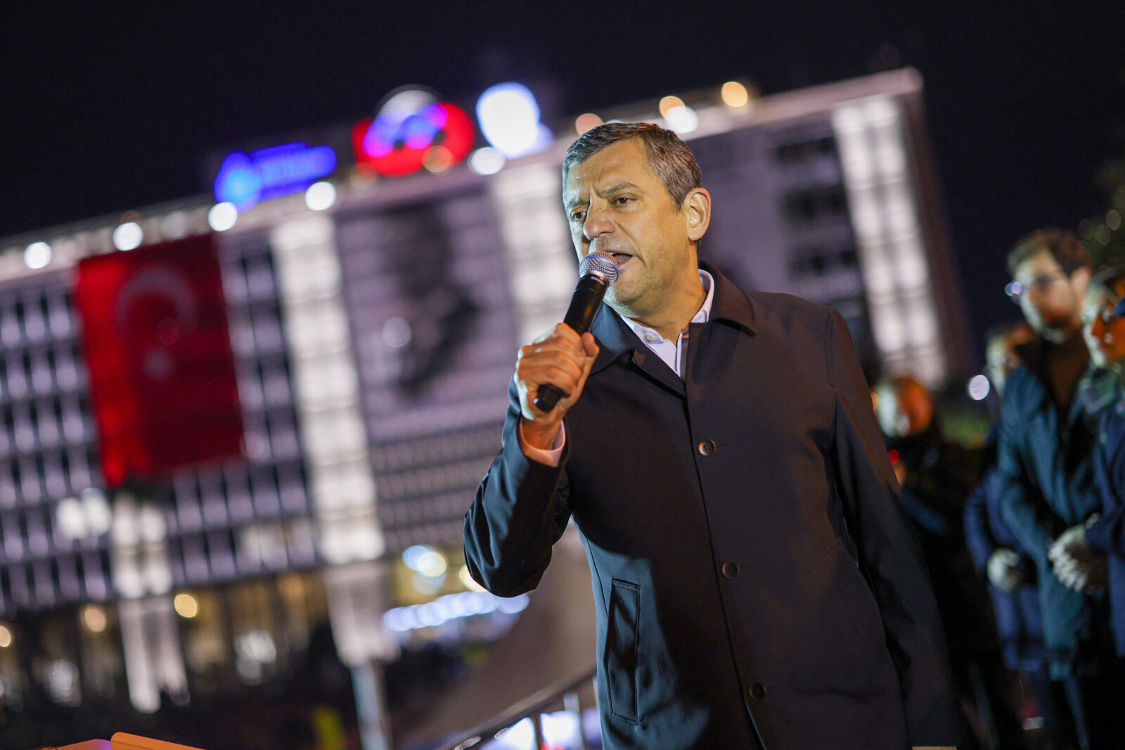 CHP chair defends Imamoglu over tender probe at Istanbul municipality