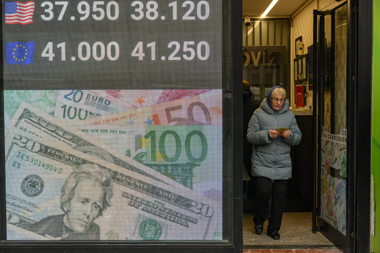 Turkish economic watchdogs hold urgent talks to shield markets