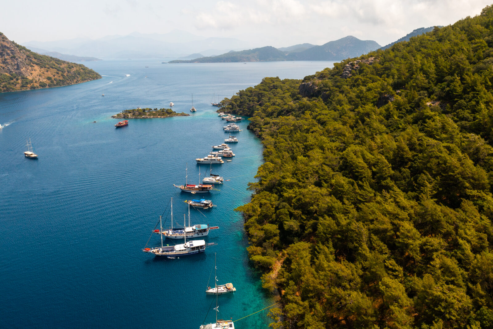 Sailing yachts
