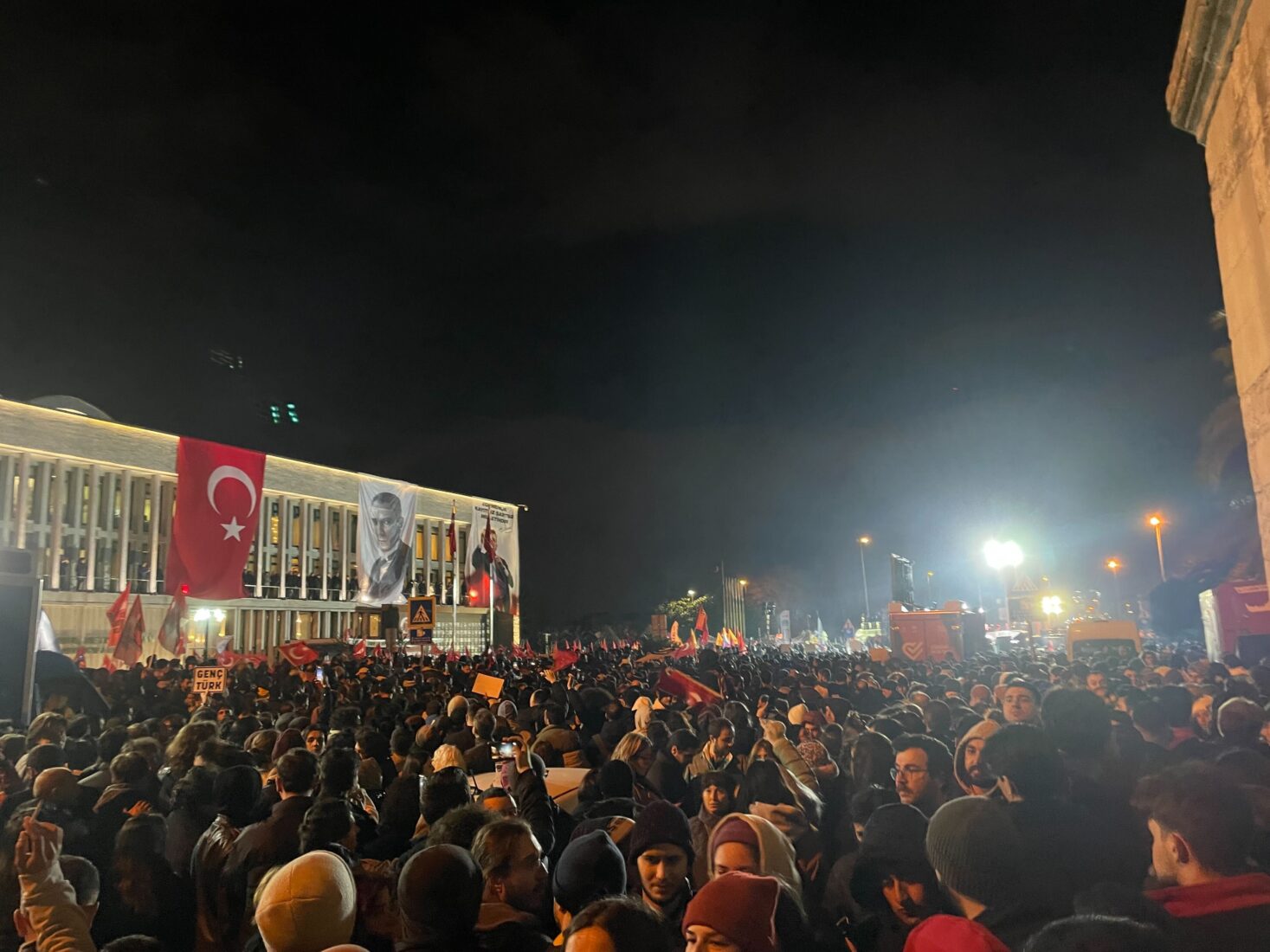 CHP chair defends Imamoglu over tender probe at Istanbul municipality