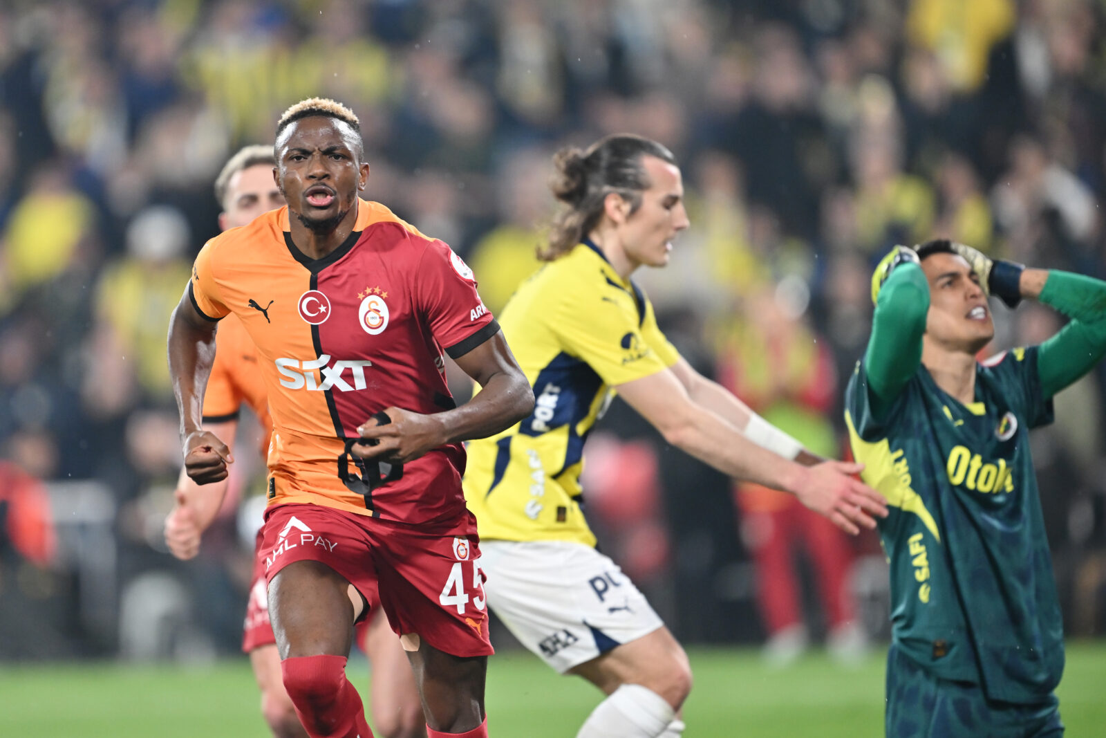 Osimhen's transfer uncertainty grows as Manchester United reconsiders