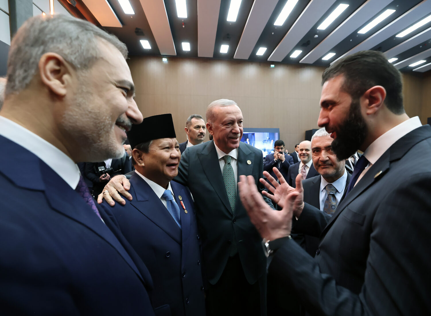 Erdogan reaffirms Türkiye's commitment to lifting sanctions on Syria in meeting with al-Sharaa