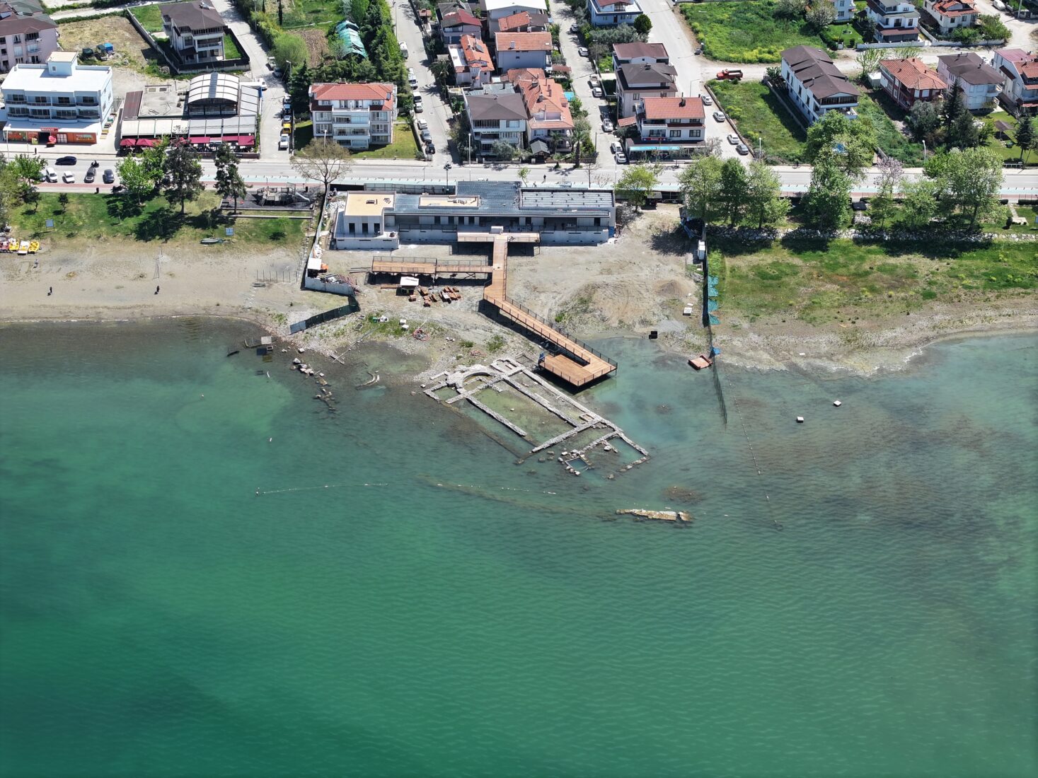 Aerial view of a submerged basilica in Lake Iznik, Türkiye, with ongoing preparations for a religious ceremony.