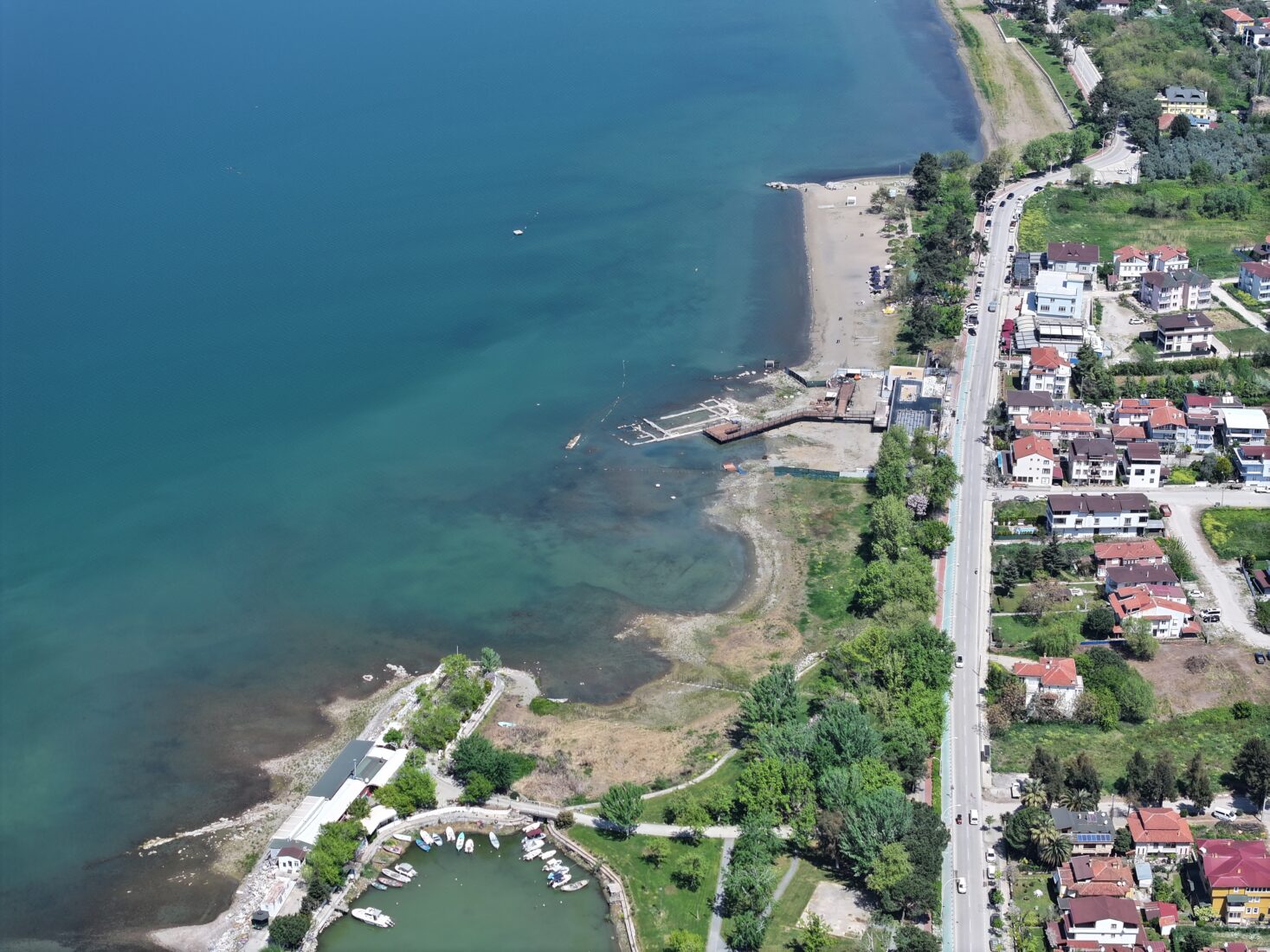 Aerial view of a submerged basilica in Lake Iznik, Türkiye, with ongoing preparations for a religious ceremony.