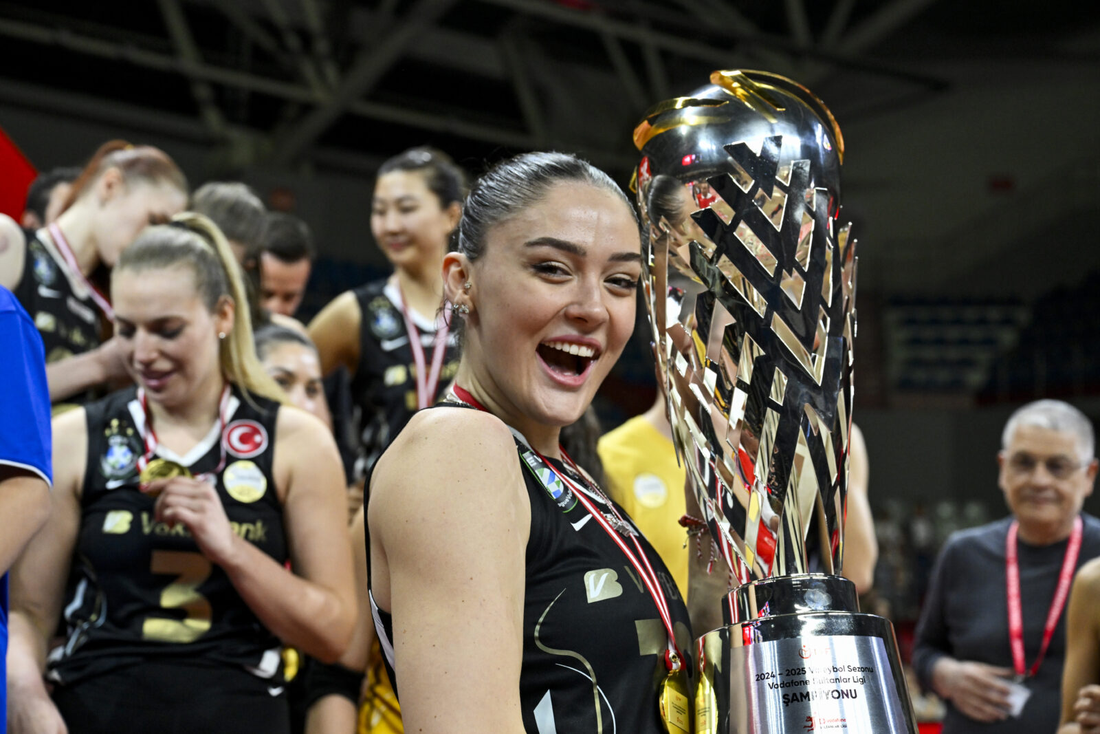 VakifBank and Türkiye national team player Zehra Gunes poses with cup