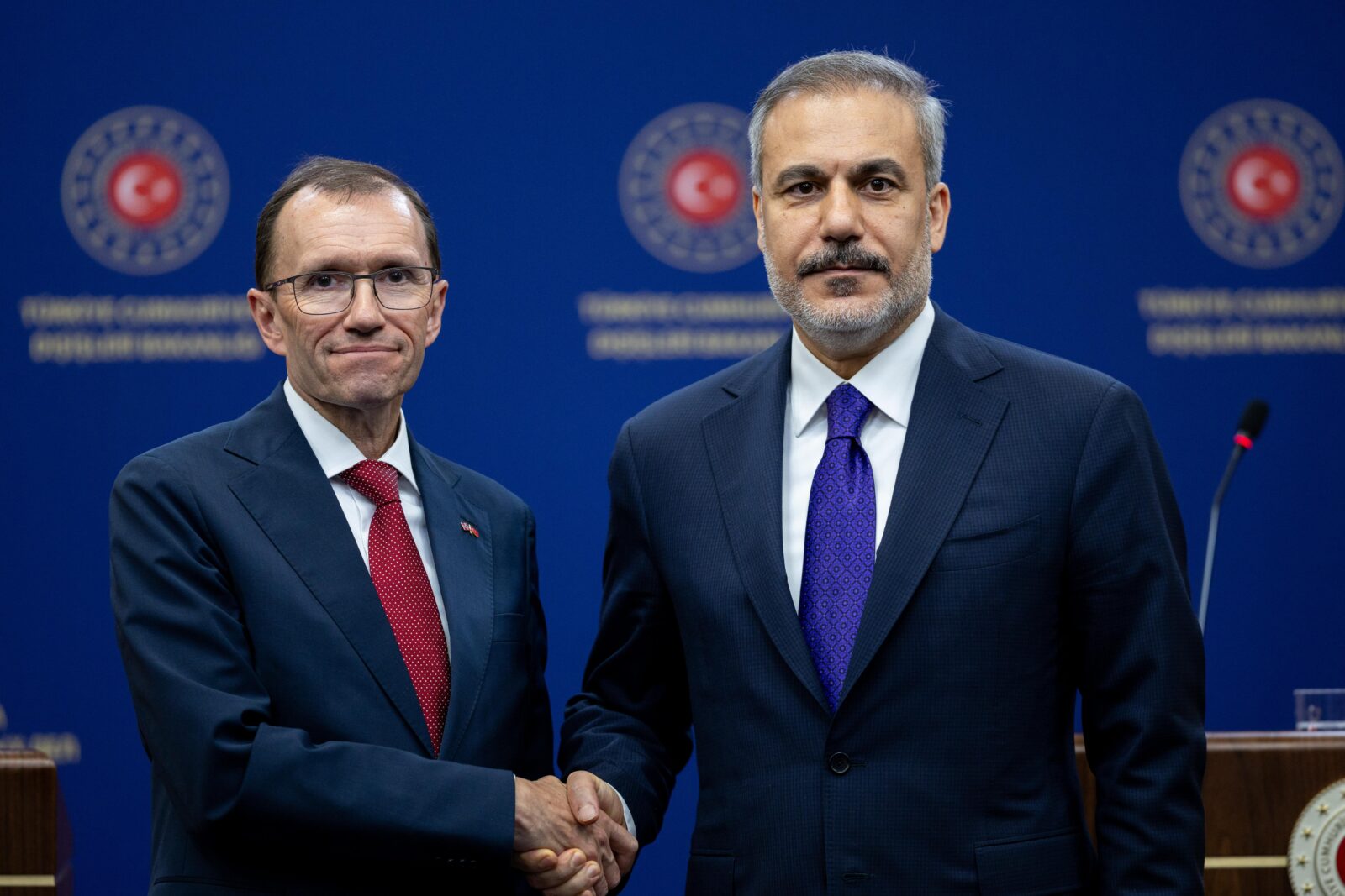 Foreign Minister Hakan Fidan (R) and Norwegian Foreign Minister Espen Barth Eide (L) shake hands as they meet in Turkish capital Ankara