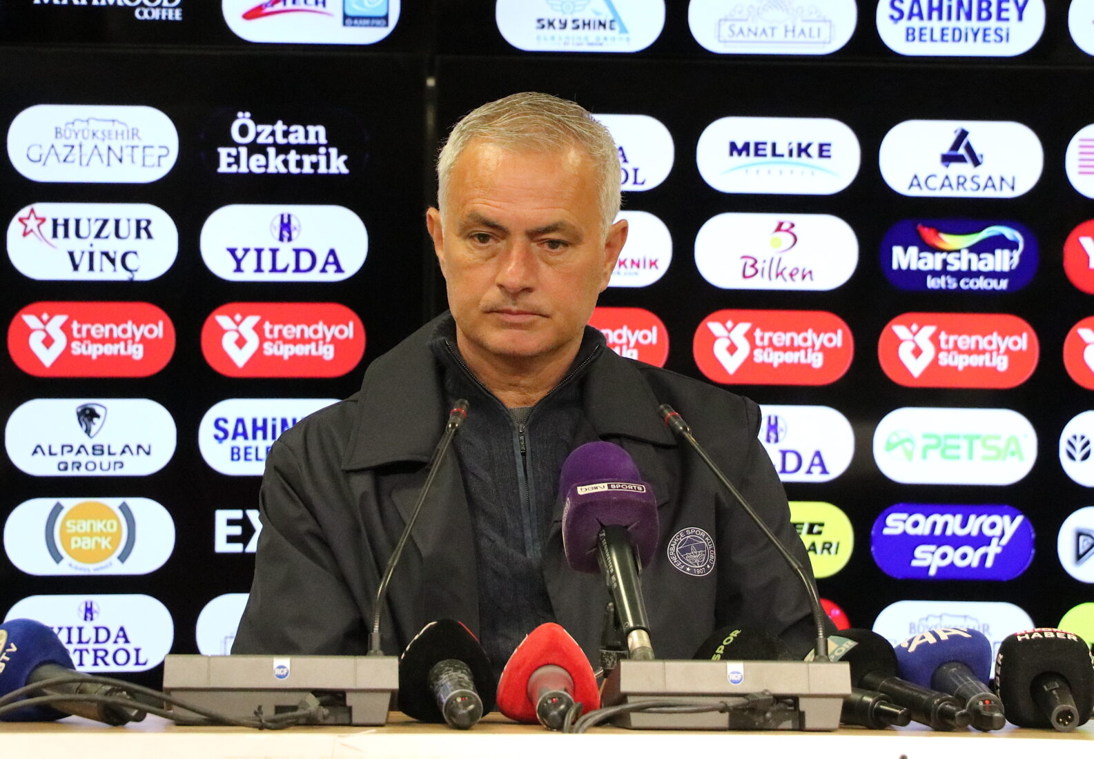Fenerbahce turns the tide against Gaziantep to stay in title race