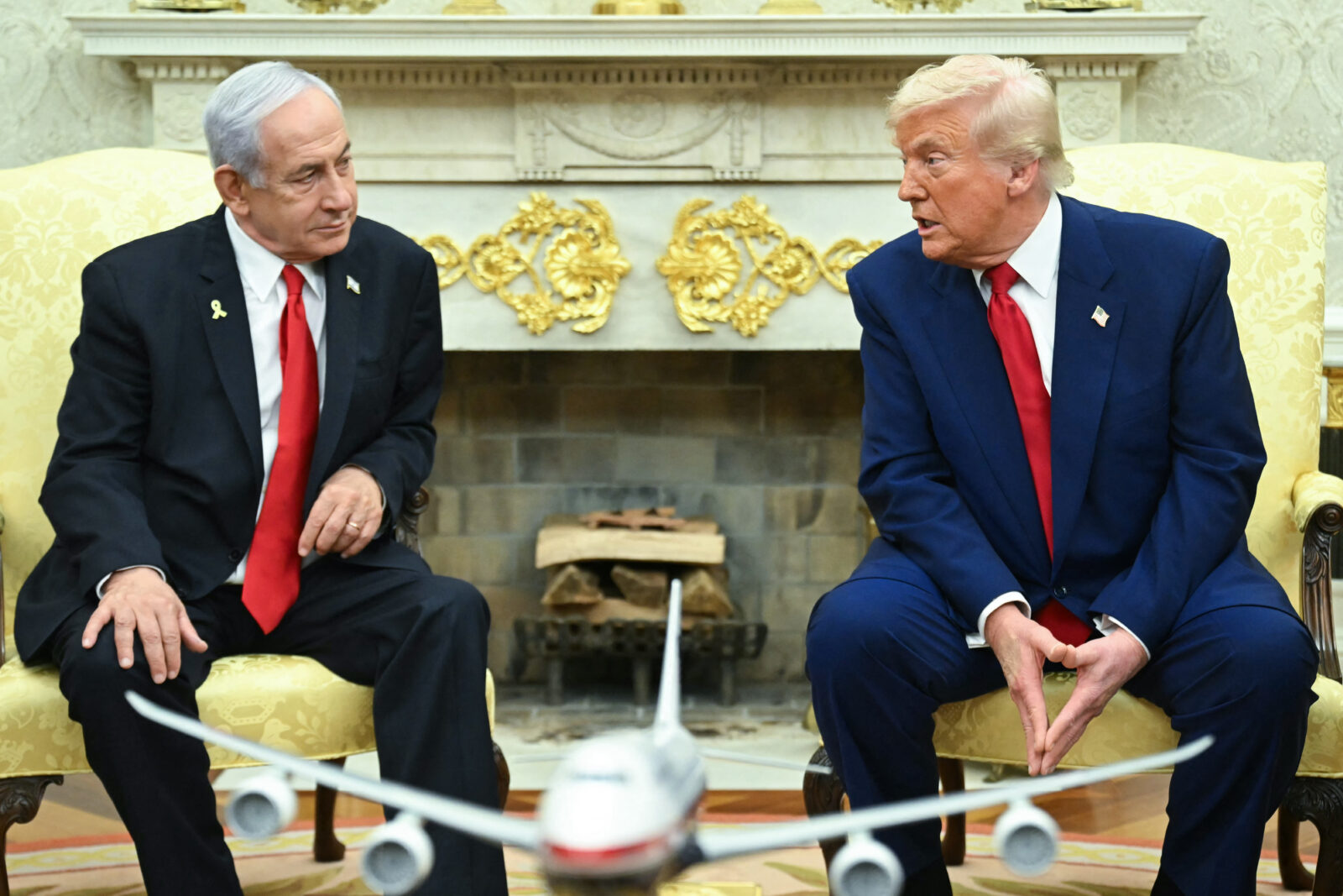 Photo shows U.S. President Donald Trump (R) with Israeli Prime Minister Benjamin Netanyahu (L).