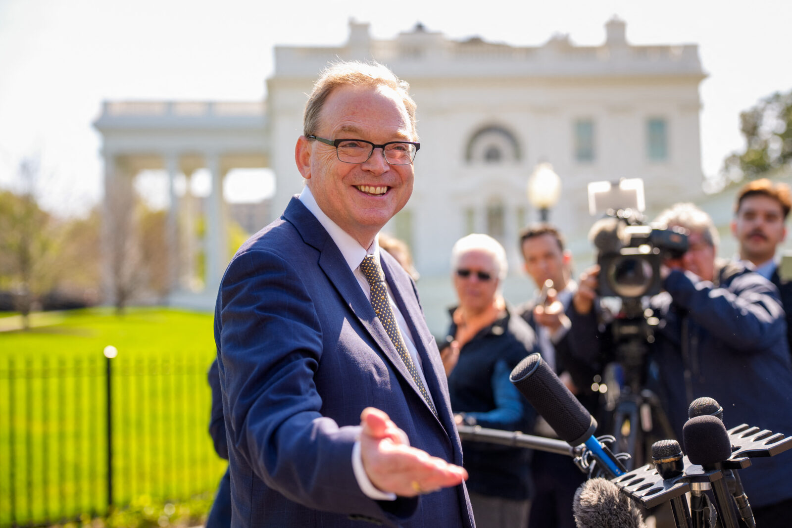 Trump weighs dismissing Fed Chair Powell, White House aide says