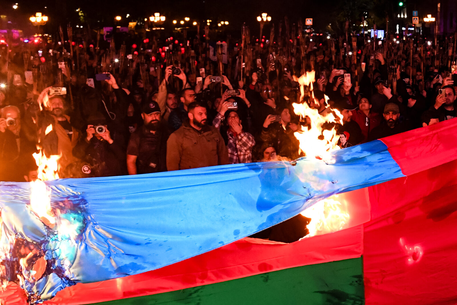Baku urges Armenia, France to prevent burning of Turkish, Azerbaijani flags
