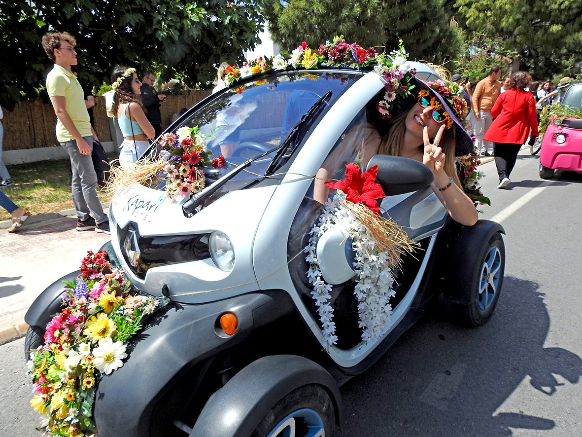 A parade on the second day of the 13th Alaçatı Herb Festival in Çeşme, İzmir, on April 19, 2024.