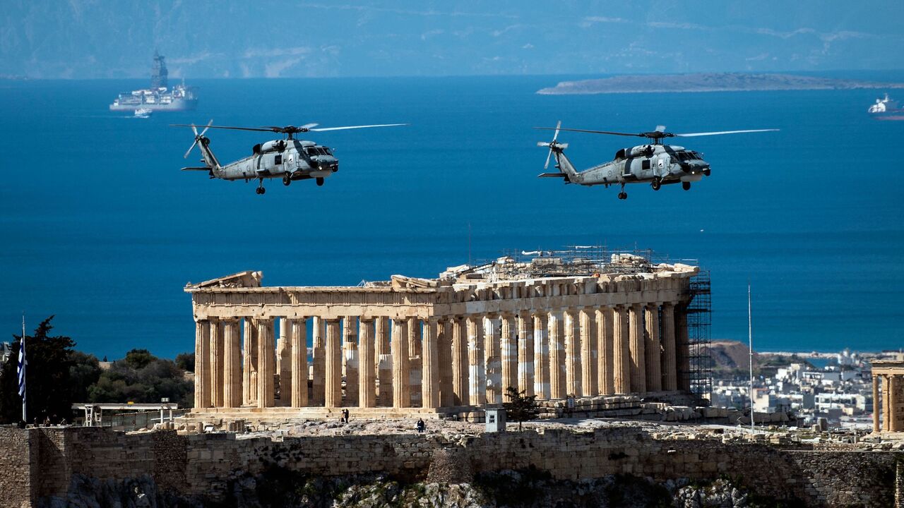 Greek naval cadets punished over Turkophobic chants during national parade