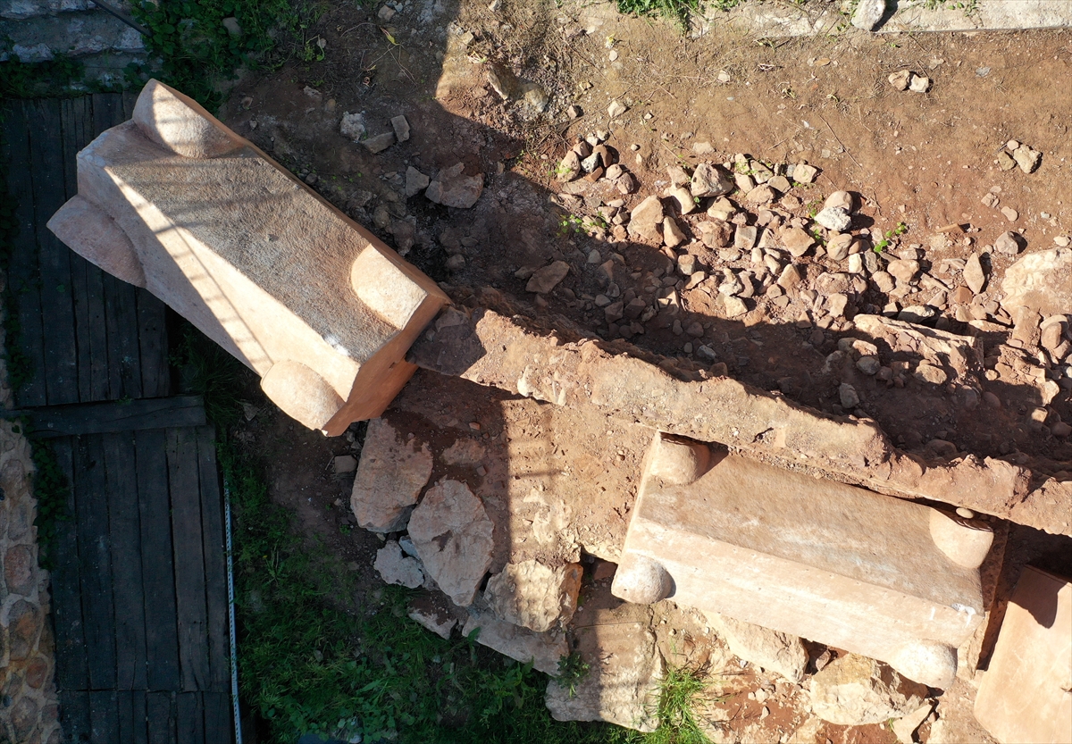 Aerial view of sarcophagi belonging to a Roman soldier and family in Nicomedia, Türkiye.